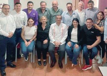 Se reúne gobernador electo con la bancada de Morena