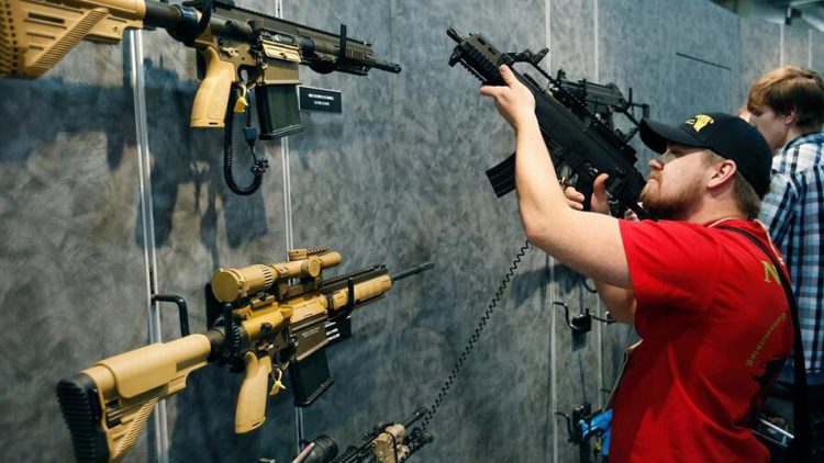 Aprueban iniciativa para controlar venta de armas