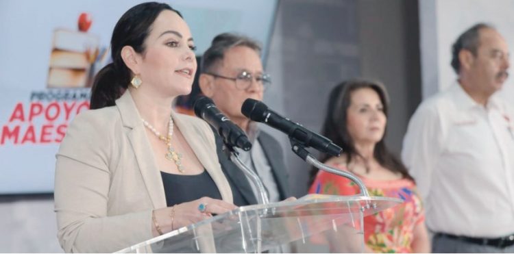 Anuncian convocatoria para entrega de bono a maestros