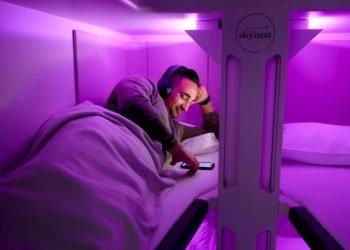 Air New Zealand, la primera del mundo en ofrecer cápsulas para dormir a los pasajeros de la clase económica