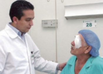 Causa el calor aumento en casos de conjuntivitis