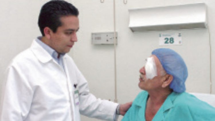Causa el calor aumento en casos de conjuntivitis