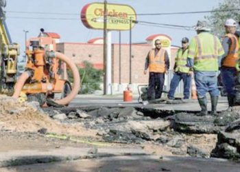 Quedan sin agua en medio de temperaturas ardientes