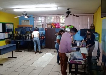 Ejercen ciudadanos voto electrónico