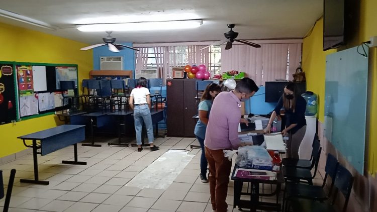 Ejercen ciudadanos voto electrónico