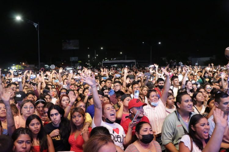 Viven más de 60 mil personas la fiesta del 174 aniversario