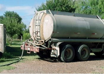 Distribuye el municipio agua potable en colonias que no cuentan con el vital líquido