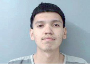 Jovencito se esconde en el baño luego de provocar un múltiple choque