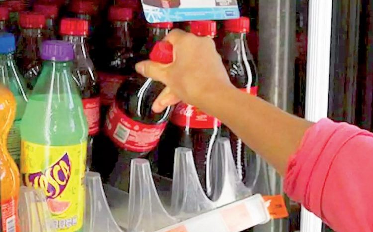 Tiendas batallan con surtido de gaseosas