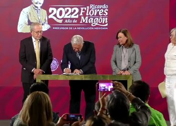 López Obrador da el primer paso para eliminar el horario de verano en México