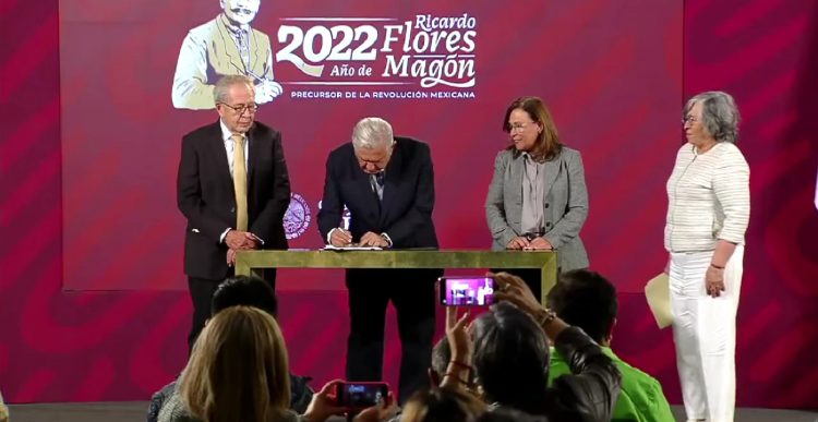 López Obrador da el primer paso para eliminar el horario de verano en México