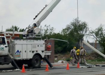 Deja CFE a colonia más de 12 horas sin luz