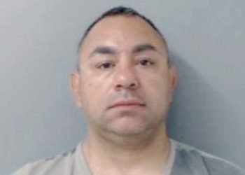 Policía es arrestado por manejar intoxicado