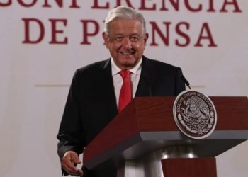 AMLO alista nuevas medidas de austeridad y reforma a salarios de funcionarios; “vamos a pasar a la pobreza franciscana”, advierte
