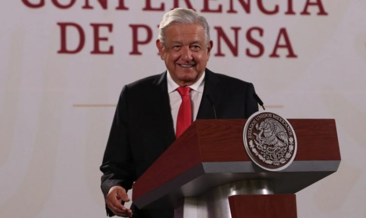 AMLO alista nuevas medidas de austeridad y reforma a salarios de funcionarios; “vamos a pasar a la pobreza franciscana”, advierte