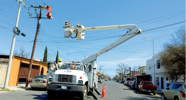 Sobrepasada CFE; proliferan apagones