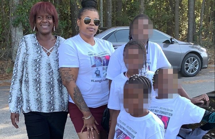 Una mujer muere después de ser atacada por perros pitbull que cuidaba en su casa