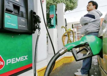 Piden gasolineros a Pemex regularice abasto de combustible
