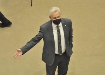 Llama Morena a no pagar licencia permanente hasta próximo gobierno