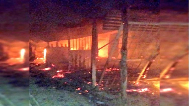 Una embarazada y seis niños murieron en un incendio tras supuesto ritual esotérico