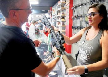 Aumenta compra de armas en Texas