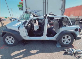 Jeep que chocó contra tráiler iba a más de 100 millas por hora