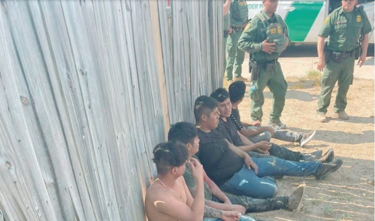 Persecución de la BP deja 5 indocumentados heridos