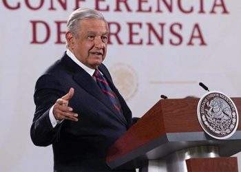 Propone AMLO quitar Estatua de Libertad si EU castiga a Julian Assange