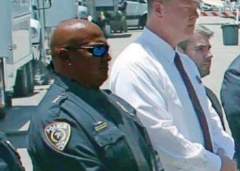 Renuncia jefe de policía de colegios de Uvalde