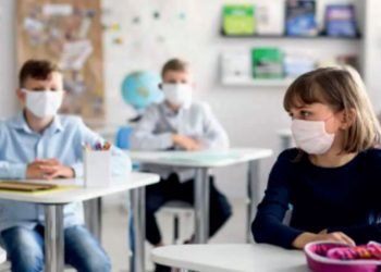 Confirman orden de usar cubrebocas en escuelas