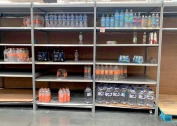 Registran tiendas escasez de agua embotellada