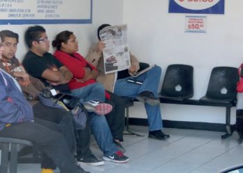 Van contra farmacias y consultorios genéricos