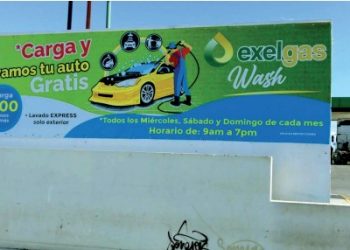 Crisis convierte gasolineras en Car wash