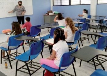 Negarán entrada con peinados exóticos