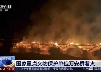 Incendio en China consume puente de 900 años de antigüedad