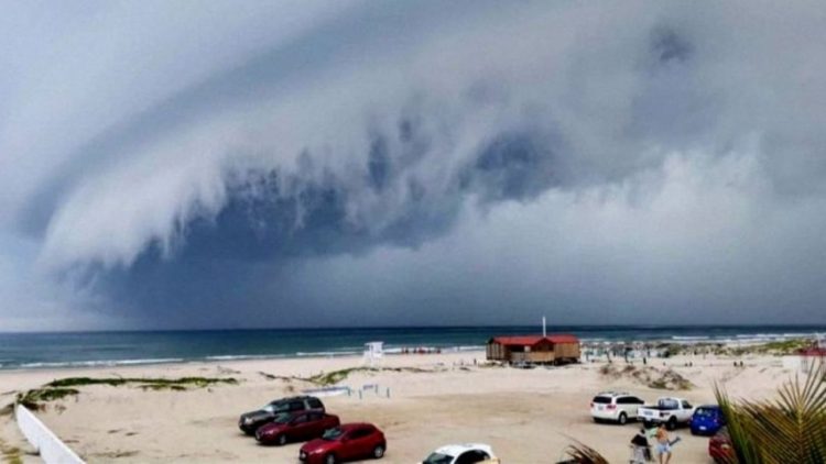 Onda tropical podría convertirse en tormenta y llegar a Tamaulipas