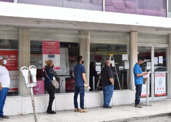 Dejan bancos de laborar sábados