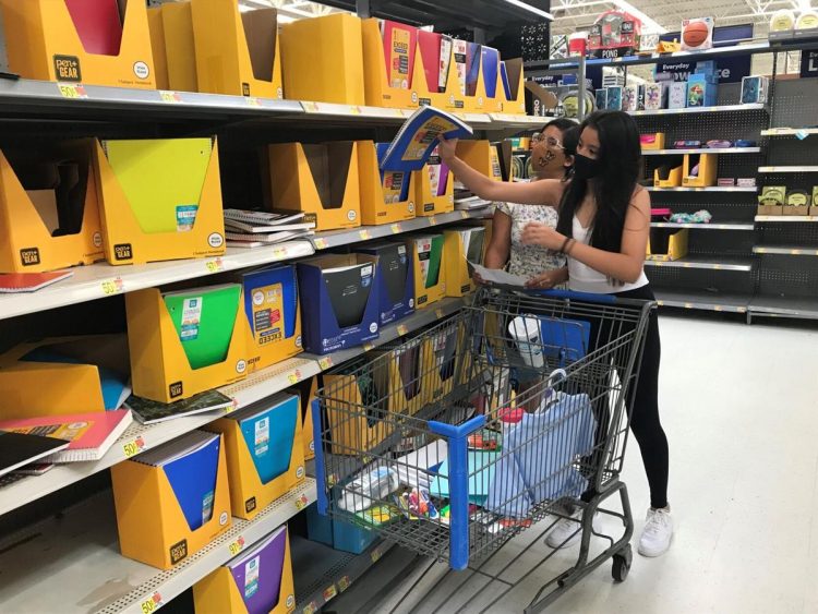 Exentarán de taxas compras escolares este fin de semana