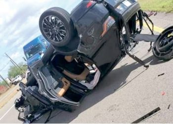 Se vuelca ex diputado en la carretera San Antonio-Laredo