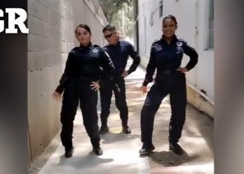 Mientras trabajan, graban tik toks policías de San Pedro, Nuevo León