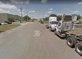Altercado a balazos entre traileros; deja un herido