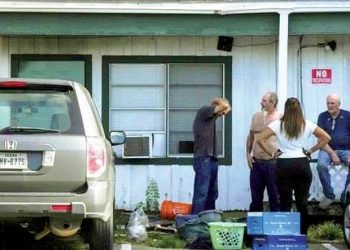 Lo corren por no pagar la renta y mata a tres