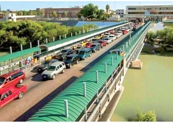 Se forman largas filas en el Sentri