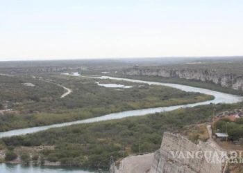 Rescatan a 6 mujeres migrantes en Río Bravo, que intentaban cruzar la frontera nadando; entre ellas 3 niñas