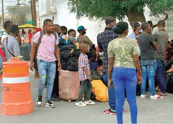 HAITIANOS INICIAN RETIRO DE LA CIUDAD