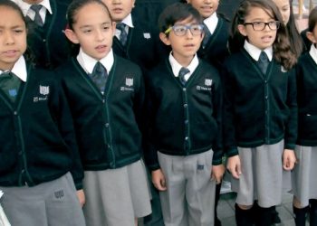 Uniformes escolares, negocio de directores