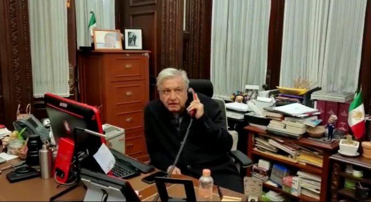 Critican ‘desastre’ en oficina de AMLO mientras reportaba sobre sismo