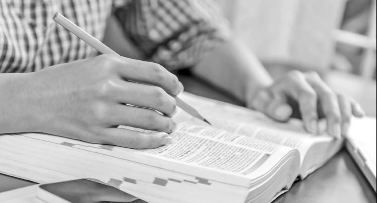 La RAE dice adiós a la «ch» y la «ll» en el abecedario