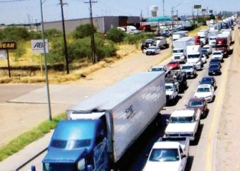 Desquicia las calles y avenidas tráfico comercial