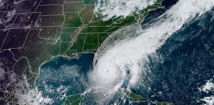 Evacuación masiva en Florida ante la llegada del huracán Ian, de categoría 4